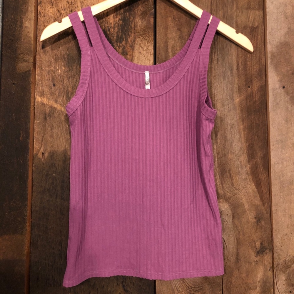 BKE double strap tank.